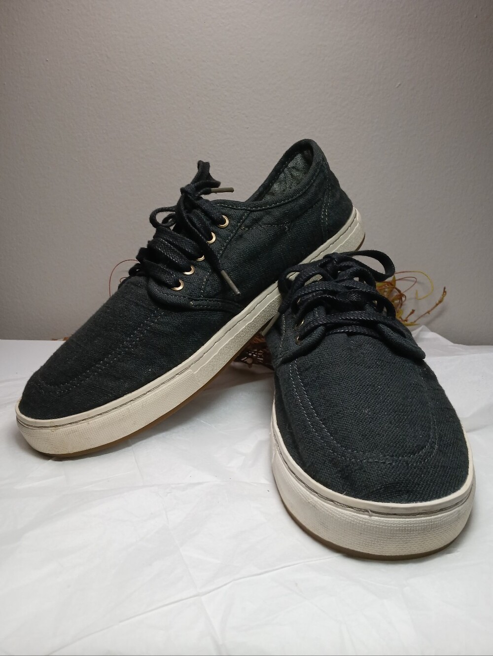 Sanuk Men's Sz 12 Canvas Low-Top Sneakers White Sole Dark Grayish Bluish Lace Up